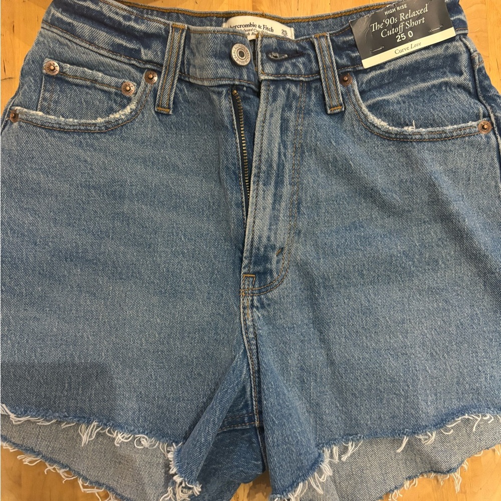 Abercrombie curve love cut off shorts